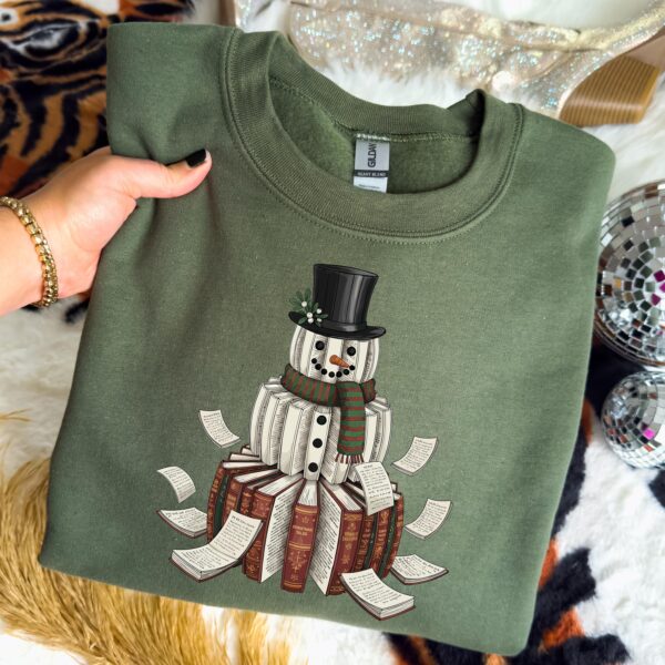 Book Snowman Christmas Sweatshirt – Cozy Holiday Gift for Readers