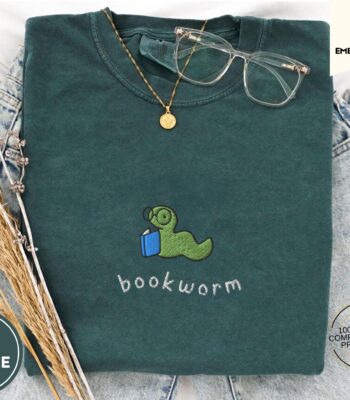 Bookworm Embroidered Tee – Soft Vintage Shirt for Readers