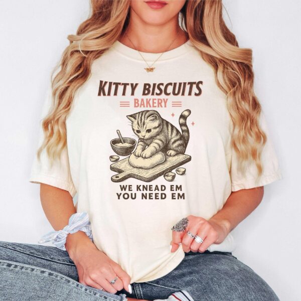 Kitty Biscuits Cat T-Shirt – Funny Kneading Cat Lover Tee